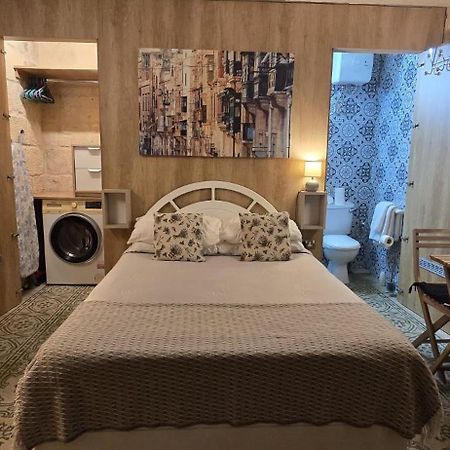 Servants' Quarters Studio Apartment Valletta Exterior photo